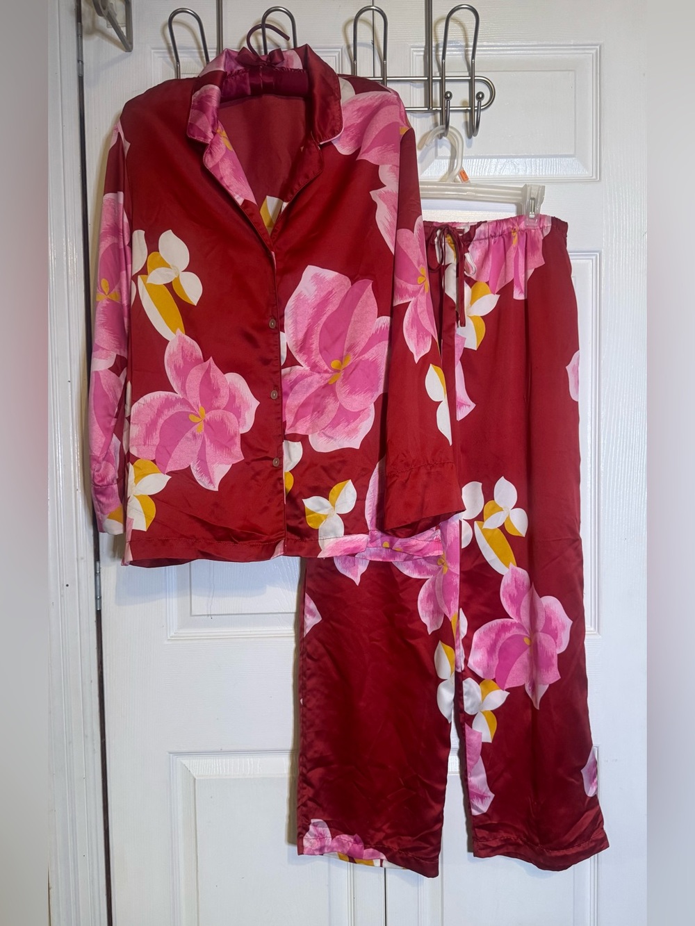 NATORI Orchida  Floral Loungewear Set Pink Satin Buttoned Top Drawstring Pajamas